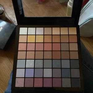 NYX Night on the town eye and cheek palette